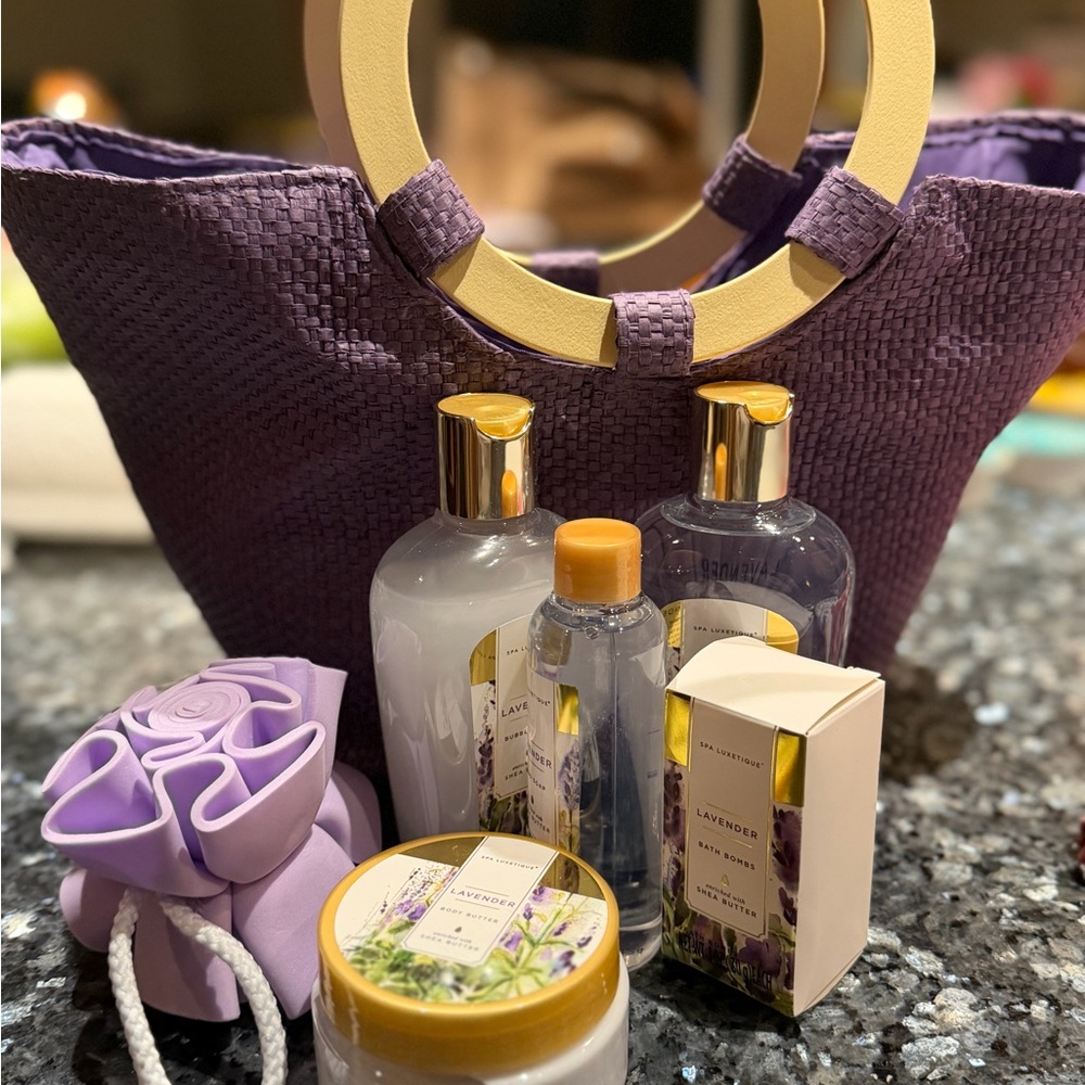 Lavender Scented Bath & Body Gift Set.
